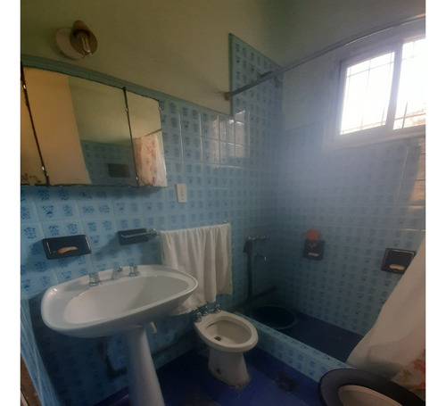 Gran Inmueble Sobre Calle Principal Para Vivir O Para Inversión En Zona Estratégica Del Barrio Para Destinos Múltiples Apto Profesional Comercial Salón Garages Viviendas Galpón Fot 2 Desarrolladores