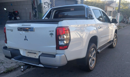 Mitsubishi L200 2.4 Triton Sport Hpe S Cab. Dupla 4x4 Aut. 4p 6 marchas