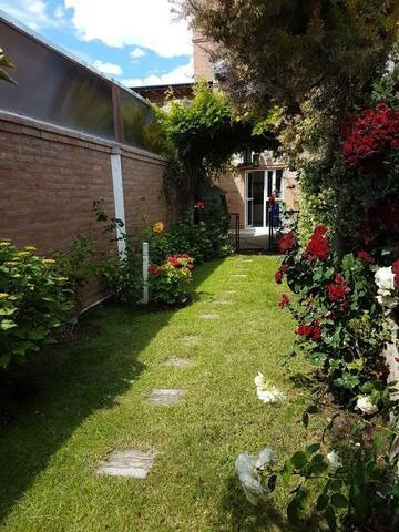 Imagen 3 de 14 de Duplex Super Fresco Con Un Hermoso Patio