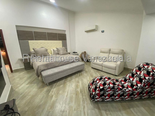 ¡bienvenido A Tu Hogar Ideal! Esta Impresionante Casa De Lujo Esta Ubicada En La Codiciada Zona Norte De La Ciudad, Donde Disfrutaras De La Comodidad De Tener Comercios, Colegios Y Facil Acceso