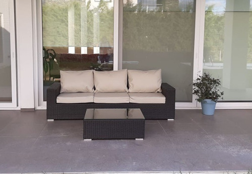 Sillon De Rattan Sintético De Tres Cuerpos Y Mesa Ratona .