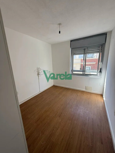 Venta Apartamento 2 Dormitorios 1 Baño Garage Tres Cruces Porteria