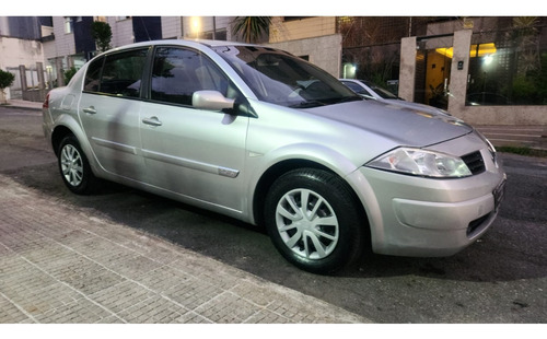 Renault Megane 2.0 DYNAMIQUE SEDAN 16V GASOLINA 4P AUTOMÁTICO