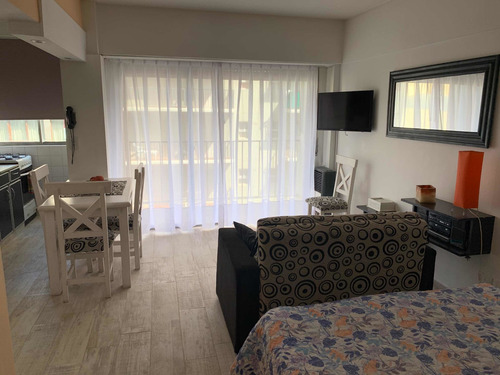 Imagen 1 de 7 de Hermoso 1 Amb.pleno Centro,impecable A La Calle,dueño Direct