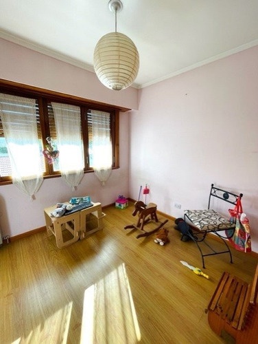 Venta Vivienda Multifamiliar De 6 Amb.c/ Local,parque Y Quincho. Barrio Chauvin. Sobre Lote Propio.