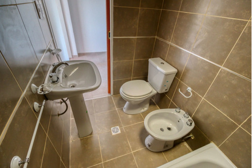 Imagen 9 de 23 de Casas En Venta En La Plata. Duplex Con Verde