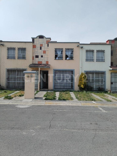 Casa En Venta En Fraccionamiento Cerrado Hacienda Del Valle Ii En Toluca