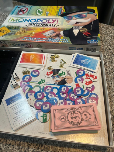 Hasbro Gaming Monopoly Edición Millennials Game (Usado)