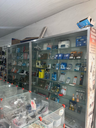 Vendo Todos Os Itens, Componentes E Armários Que Estão Na Fo