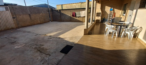 Casa 150m, 2 Quartos, 2 Banheiros, Cozinha, Lavanderia, Sala, Varanda, Terraço, 5+ Vagas