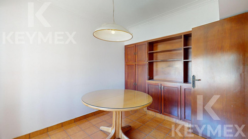 Casa De 3 Dormitorios En Venta En La Plata