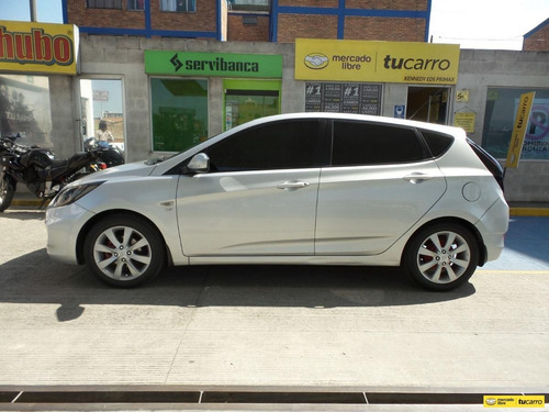 Imagen 4 de 15 de Hyundai I25 Accent Gl