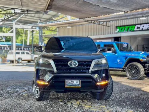 Toyota Fortuner 2.4 Diésel Sr 4X2