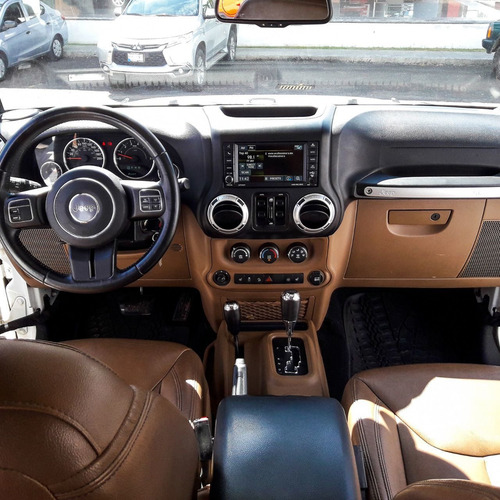 Imagen 13 de 15 de Jeep Wrangler 2015 3.6 V6 Unlimited Sahara 4x4 At