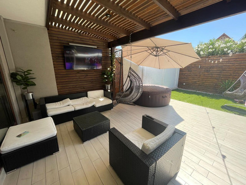 Townhouse (casa De 2 Pisos) En Venta, Excelente Precio Uf7.6