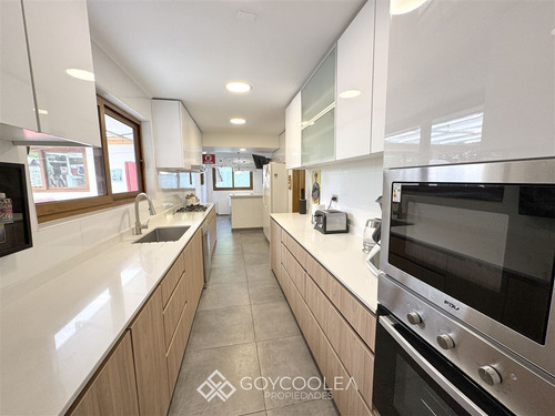 Casa En Arriendo De 5 Dorm. En Las Condes