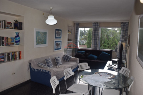 Apartamento En Mansa, 1 Dormitorios *- Ref: 2877