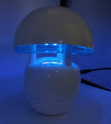 Imagem 2 de 2 de Armadilha Pega Mosquitos E Luminária Branca - Top House