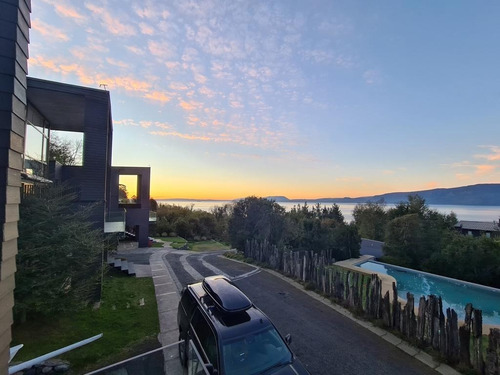 Imagen 10 de 30 de Casa Con Preciosa Vista Al Lago En Sector Los Riscos