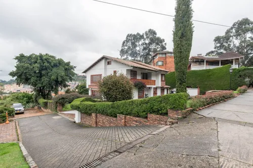 Casa En Venta En Provenza. Cod V8583