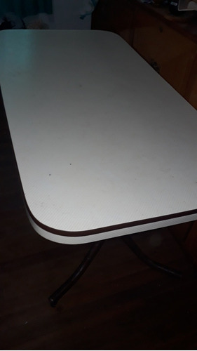 Imagen 2 de 3 de Mesa De Fórmica Y Patas De Caño...más Tres Sillas...