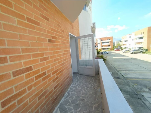 Imagen 8 de 14 de Fernando Guerrero Vende Apartamento Tipo Duplex En Res. Cumbres De San Diego A Estrenar.
