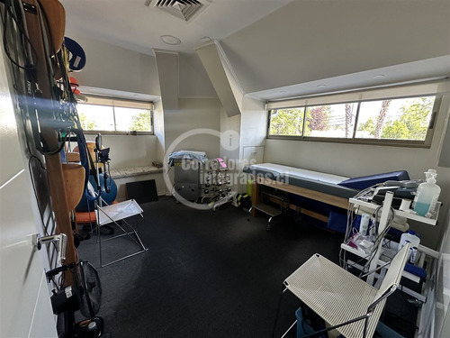 Casa En Venta De 7 Dorm. En Vitacura