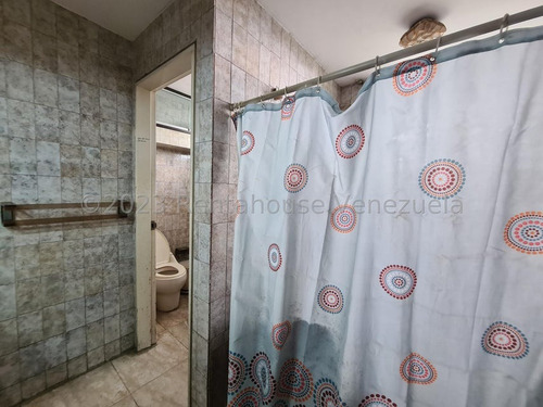 Pent House En Venta De 2 Niveles, Con Amplios Y Ventilados Espacios En San Bernardino, 25-4833