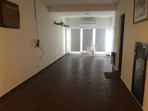 Imagen 14 de 30 de Casa Chalet Venta - 5 Ambientes - Ituzaingo Norte - Con Parque Y Piscina - Permuta