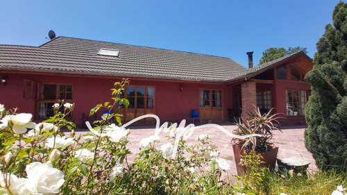 Casa De Campo Estilo Colonial En Condominio San Isidro