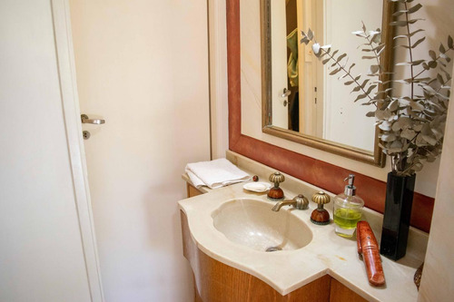 Casa De 4 Ambientes Con Cocheras En Venta En La Lucila
