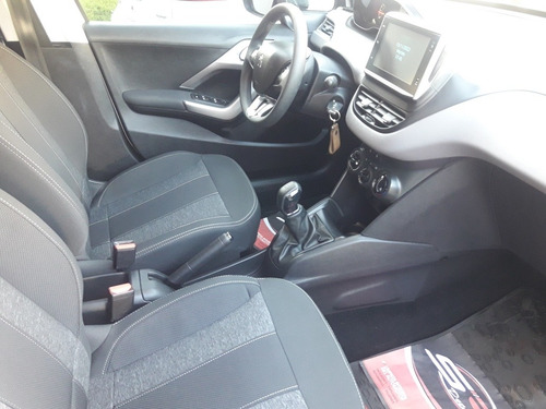 Imagen 14 de 15 de Peugeot 208 2019 1.6 Allure