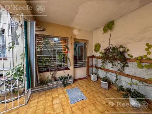 Casa En Venta De 4 Ambientes, Bernal.