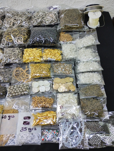 Lote Insumos De Bisuteria Cadena Dijes Ganchos Argollas 8kg (Usado)
