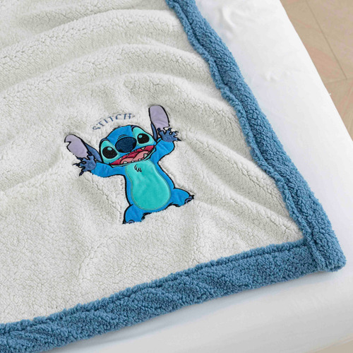 Manta Frazada Con Corderito Stitch 180x130 Cm Piñata Color Celeste