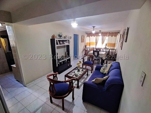 Vendo Apartamento En Zona Centro De Maracay (lopez Aveledo), Código 24-21852 Cm