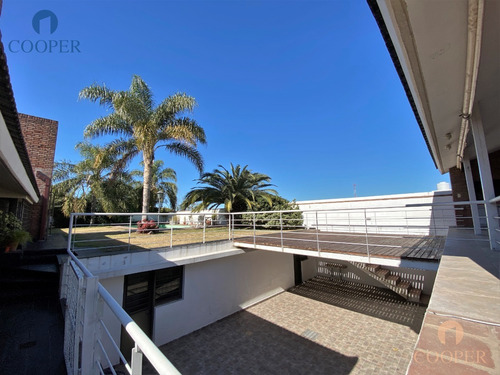 Imagen 11 de 27 de Casa De Categoría En Venta, Villa Cabrera, 4 Dormitorios