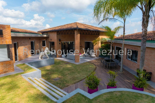 Hermosa Casa De 1 Nivel En Venta Ubicada En La Lagunita Country Club 25-7758