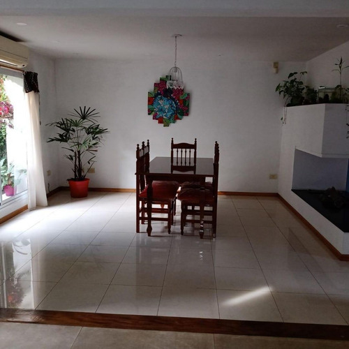 Excelente Propiedad Con Local En Muy Buena Zona!!!
