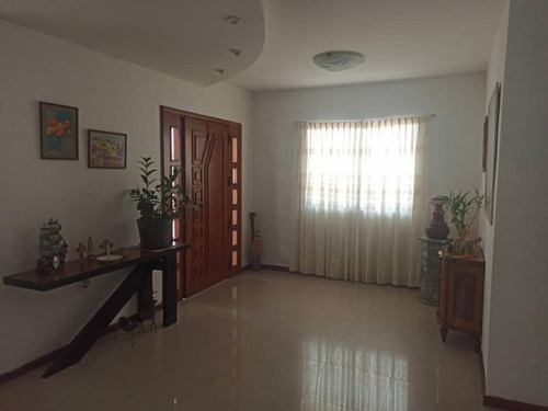 Imagen 2 de 16 de Adriana Atienzo Vende | Casa En Urb. Guaparo (lemc-442)