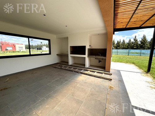 Venta Casa 4 Ambientes Con Piscina Campos De Roca - Brandsen