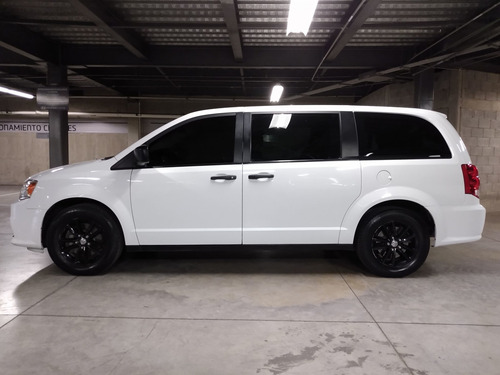 Imagen 4 de 14 de Dodge Grand Caravan 2018 3.6 Se At