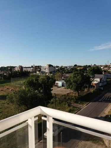 Imagen 2 de 20 de Departamento De 1 Dormitorio Con Cochera Y Balcón. Vista Al Río