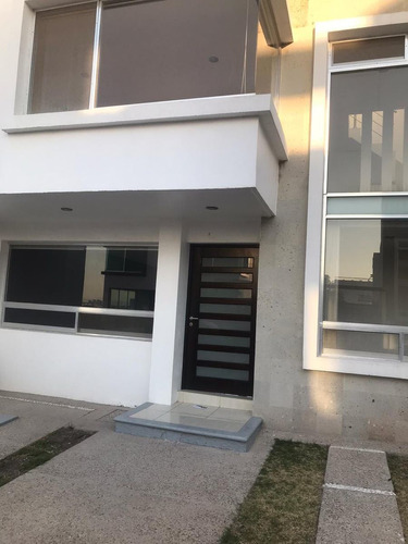 Se Vende Casa En Milenio Iii, Seguridad, 3 Recamaras, Roof G