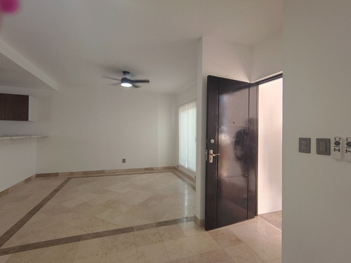 Casa En Venta En Col. Ricardo Flores Magon, Ver