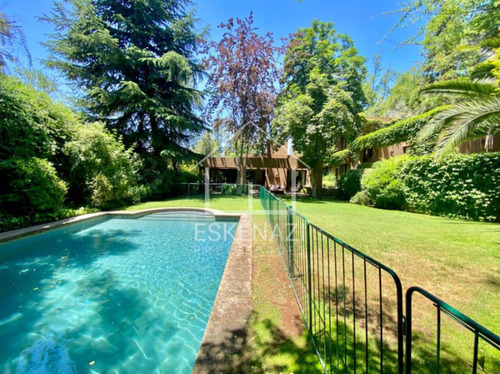 Casa En Venta De 5 Dorm. Lomas De La Dehesa!! Oportunidad!!