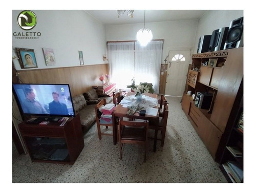 Venta Casa Con Galpon De 3 Amb. Hernandez 724. Ezpeleta
