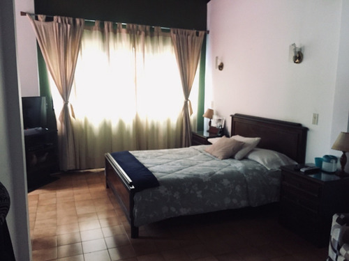 Imagen 8 de 30 de Comoda Y Amplia Casa En Venta. Urb, Miranda. Mr 04126270120