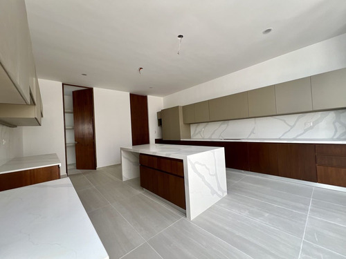Casa En Venta En Mérida, Privada El Origen, Mod. 597, De Lujo