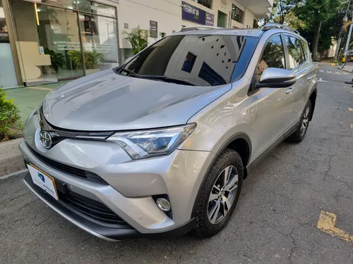 Toyota RAV4 2.0 Street